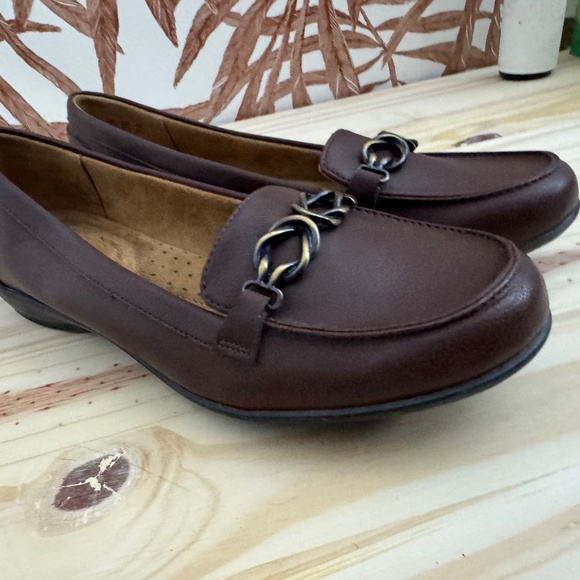 Natural Soul Loafers w/ Chain Detail NWOT - Picture 2 of 5